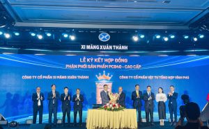 Ông Hoàng Tiến Hưng – Chủ tịch HĐQT, Tổng Giám đốc Công ty CP Vật Tư Tổng Hợp Vĩnh Phú ký kết hợp đồng phân phối dòng sản phẩm xi măng Xuân Thành PCB40 Cao Cấp cùng Xi Măng Xuân Thành